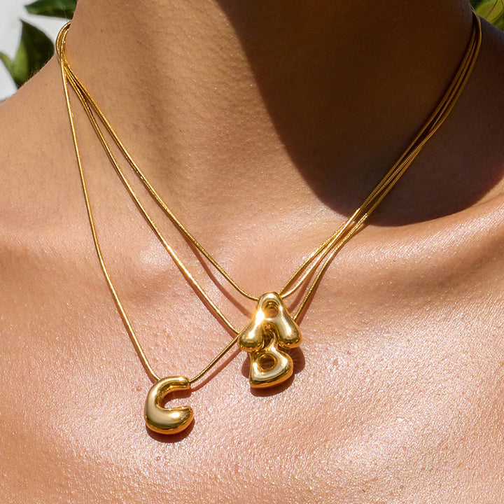 BUBBLE LETTER NECKLACE | GOLD