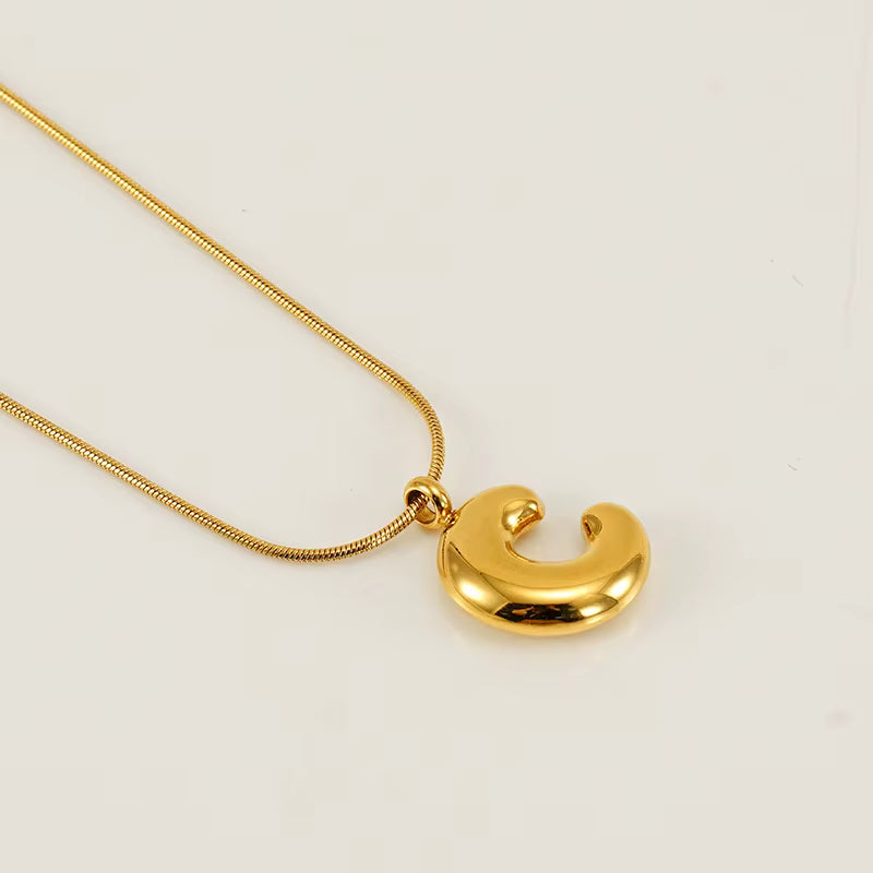 BUBBLE LETTER NECKLACE | GOLD