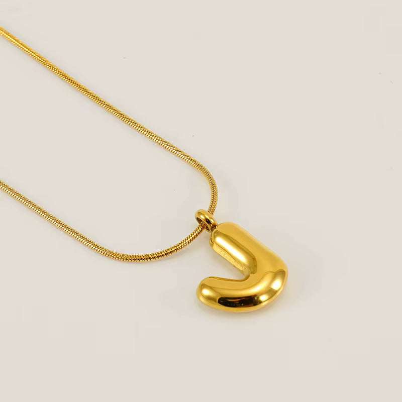 BUBBLE LETTER NECKLACE | GOLD