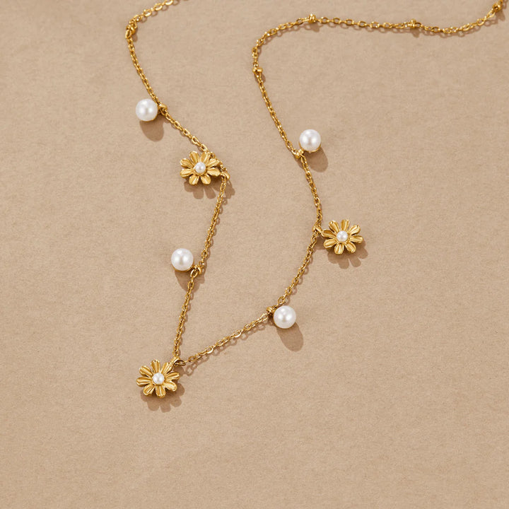 KATE FLOWER PEARL NECKLACE | GOLD