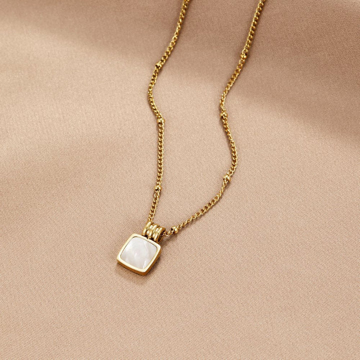 DEBBY WHITE NECKLACE | GOLD