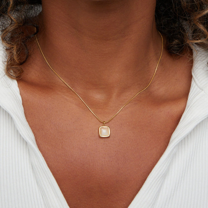ISA MOONSTONE NECKLACE | GOLD