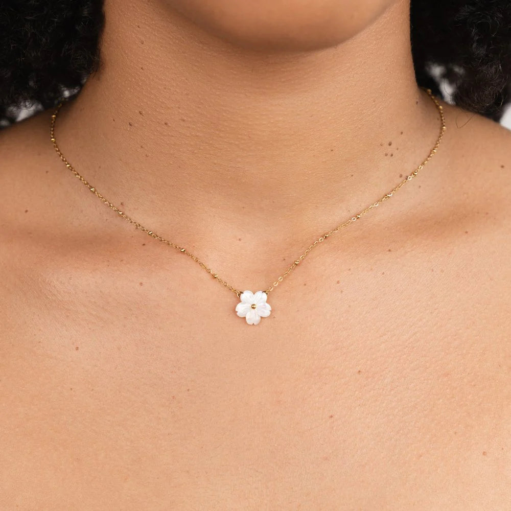 BLOOM WHITE NECKLACE | GOLD